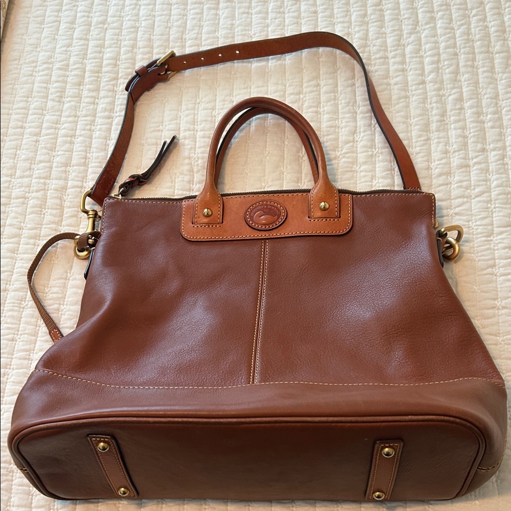 Dooney & Bourke Elegant Brown Leather Tote Bag